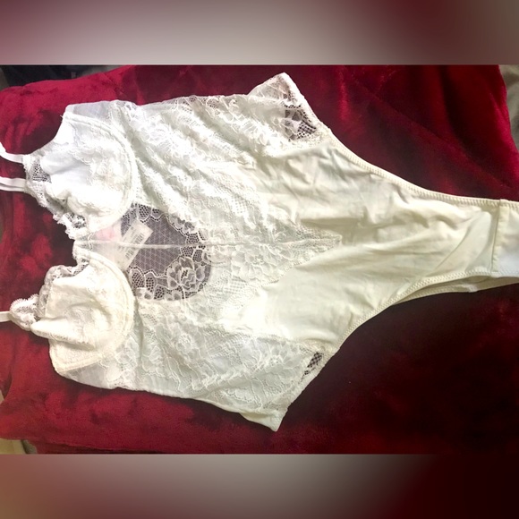 Lingerie - Picture 1 of 2